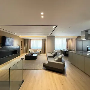 Luxury Lake View Duplex With Indoor Fireplace شقة